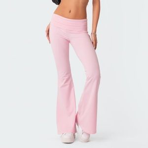 Model is 5’3 “ light weight material